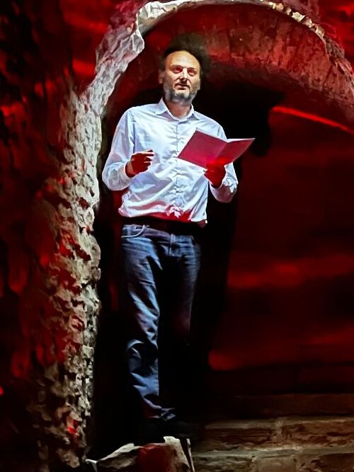 Matteo Cima reading Dante's Inferno during a walking performance